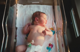 新生儿体温多少度正常范围(怎样判断新生儿体温是否正常？)