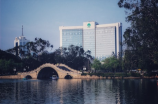 郑州大学软件学院(郑州大学软件学院的校园景物)